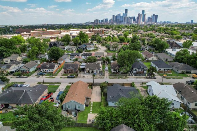 1121 Panama Street, Houston, TX 77009