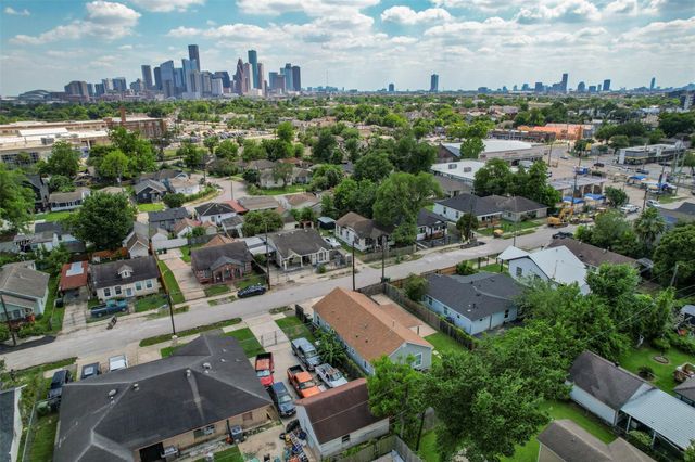 1121 Panama Street, Houston, TX 77009