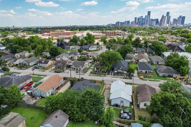 1121 Panama Street, Houston, TX 77009
