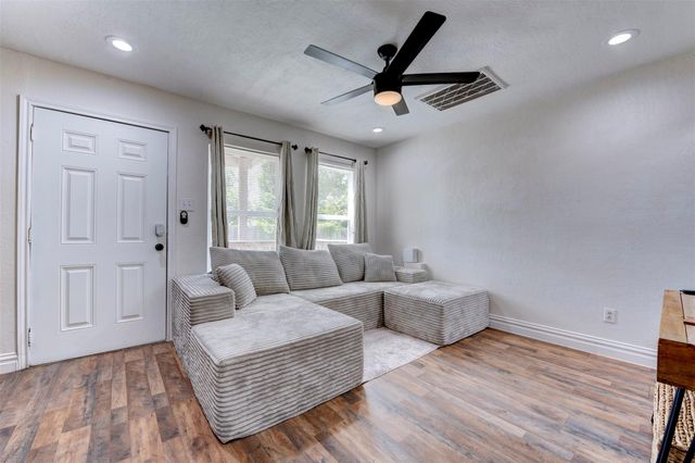 1121 Panama Street, Houston, TX 77009