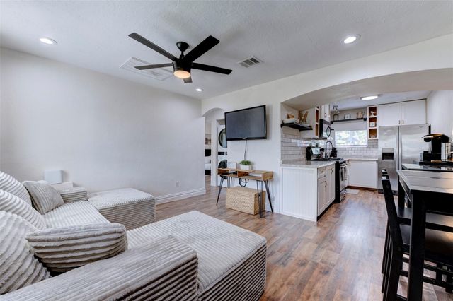 1121 Panama Street, Houston, TX 77009