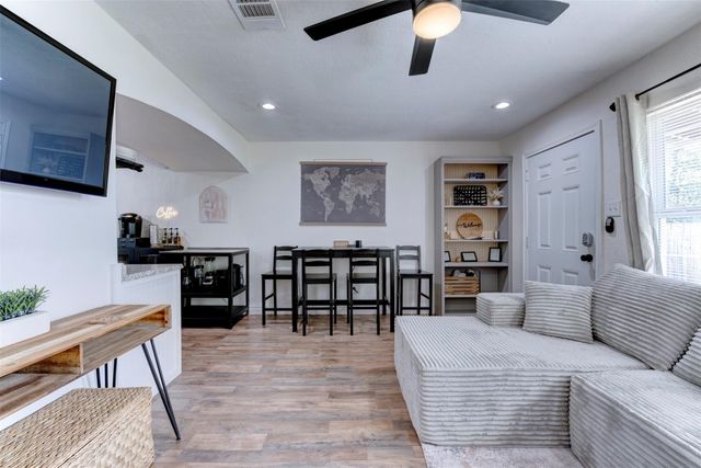 1121 Panama Street, Houston, TX 77009