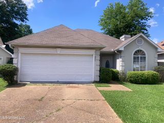 222 N Shadow Lake Drive, Clinton, MS 39056