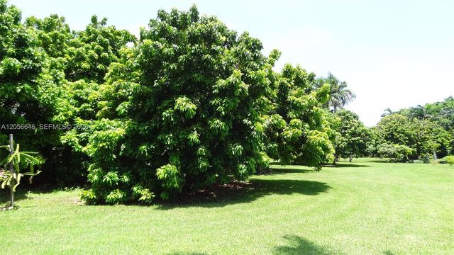 4 Av NE 152 St, Biscayne Gardens, FL 33162
