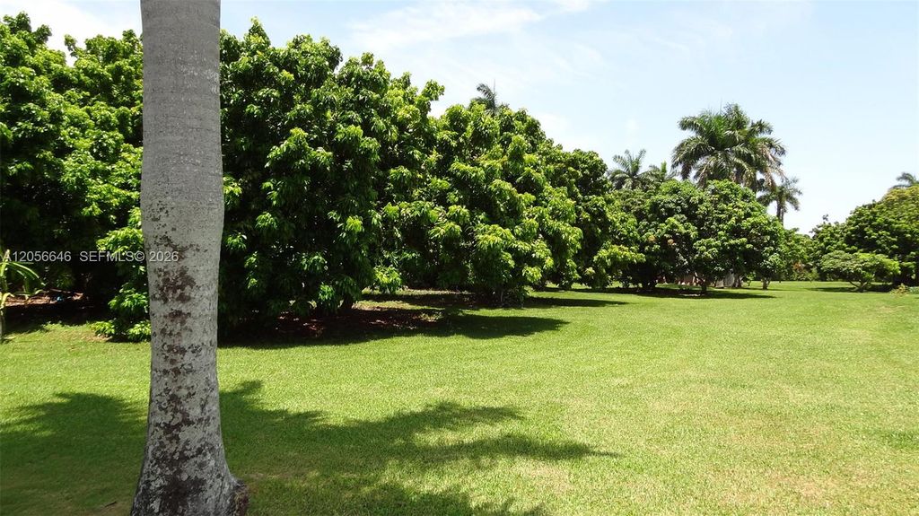 4 Av NE 152 St, Biscayne Gardens, FL 33162