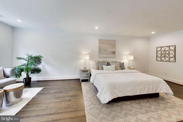 704 BLUEBERRY HILL RD, Mclean, VA 22101