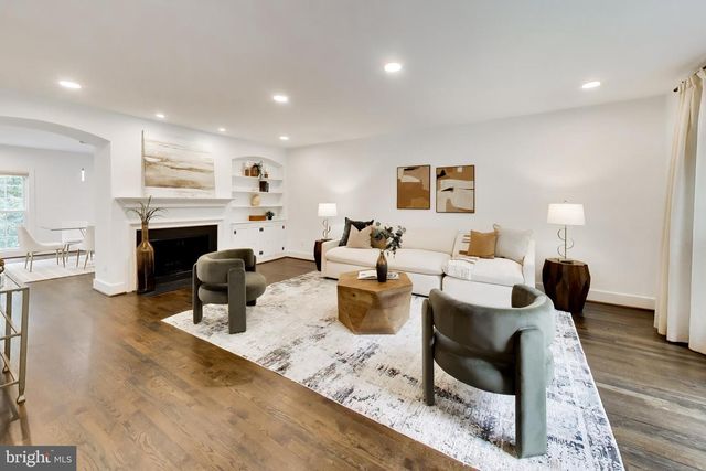 704 BLUEBERRY HILL RD, Mclean, VA 22101