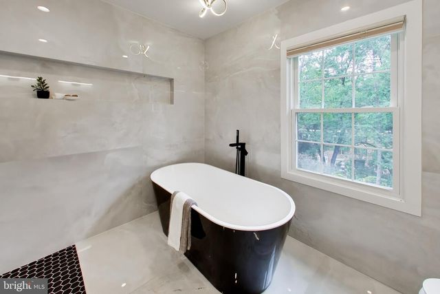 704 BLUEBERRY HILL RD, Mclean, VA 22101