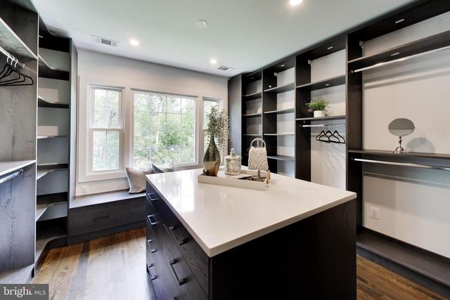 704 BLUEBERRY HILL RD, Mclean, VA 22101
