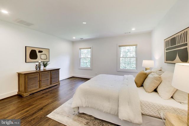 704 BLUEBERRY HILL RD, Mclean, VA 22101