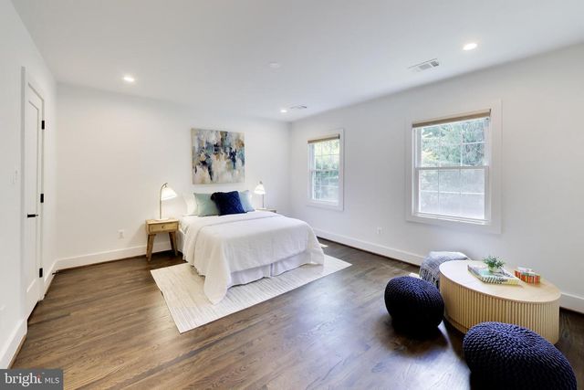 704 BLUEBERRY HILL RD, Mclean, VA 22101
