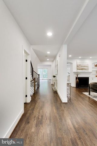 704 BLUEBERRY HILL RD, Mclean, VA 22101