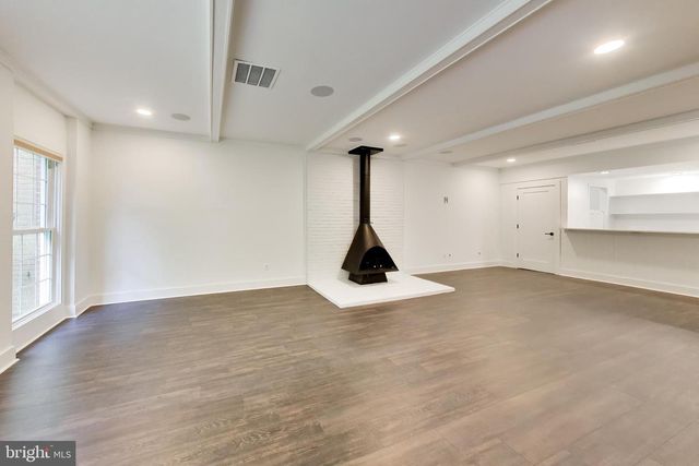 704 BLUEBERRY HILL RD, Mclean, VA 22101