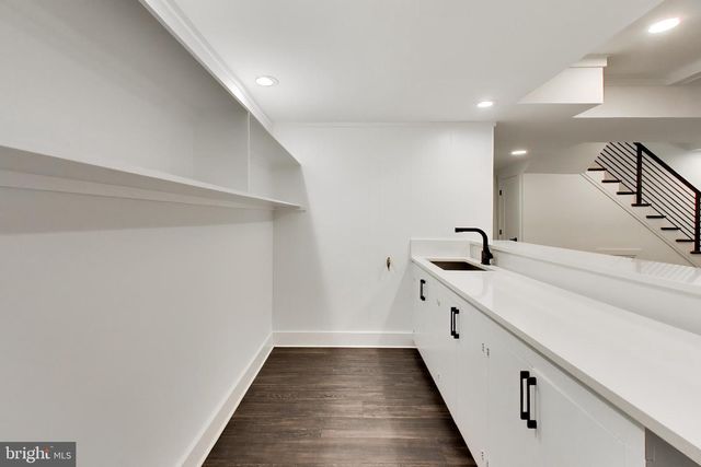 704 BLUEBERRY HILL RD, Mclean, VA 22101