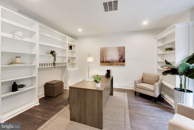 704 BLUEBERRY HILL RD, Mclean, VA 22101