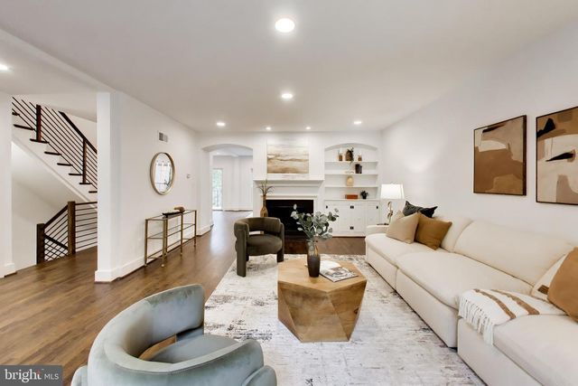 704 BLUEBERRY HILL RD, Mclean, VA 22101