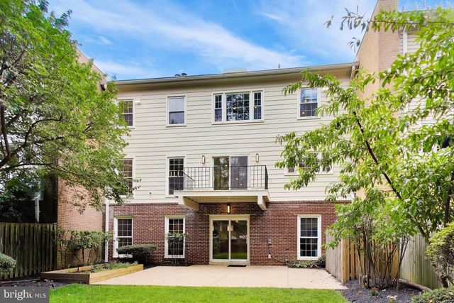 704 BLUEBERRY HILL RD, Mclean, VA 22101