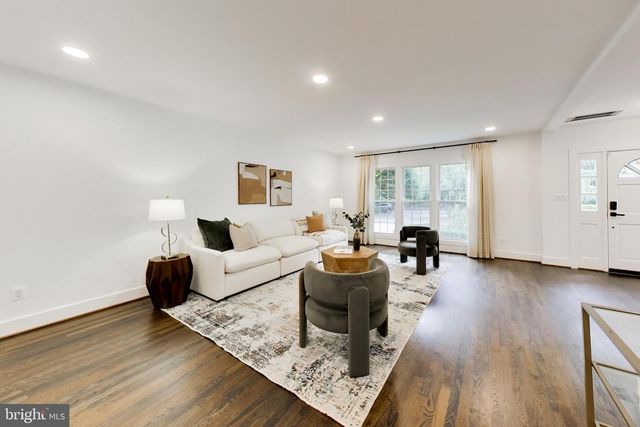 704 BLUEBERRY HILL RD, Mclean, VA 22101