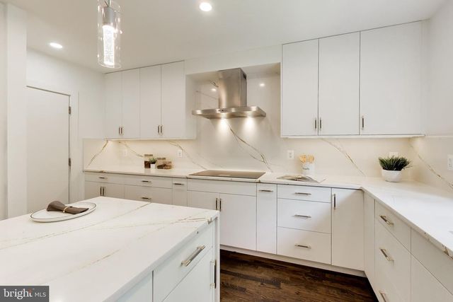 704 BLUEBERRY HILL RD, Mclean, VA 22101