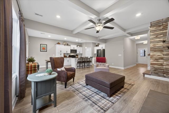 2140 Palmyra Rd, Palmyra, TN 37142