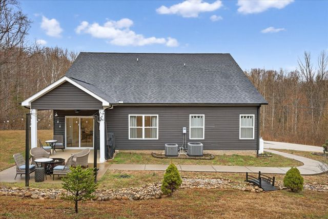 2140 Palmyra Rd, Palmyra, TN 37142