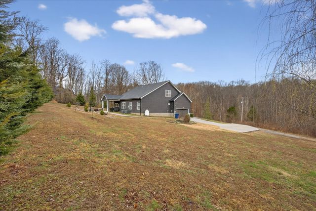2140 Palmyra Rd, Palmyra, TN 37142