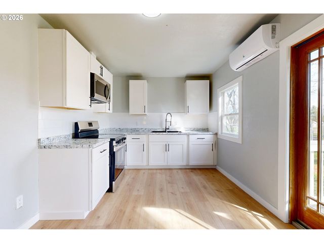 255 COLLEGE St, Adams, OR 97810