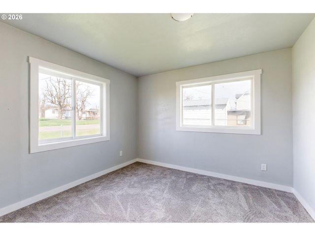 255 COLLEGE St, Adams, OR 97810