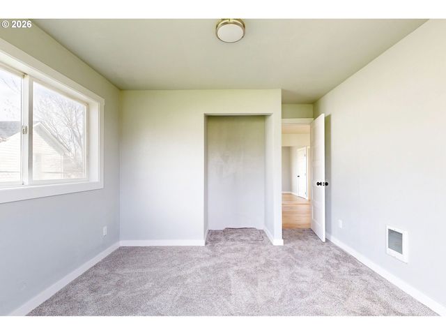 255 COLLEGE St, Adams, OR 97810