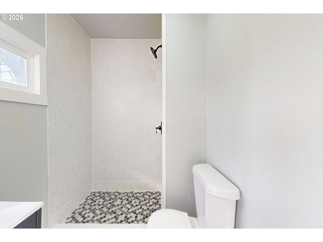 255 COLLEGE St, Adams, OR 97810