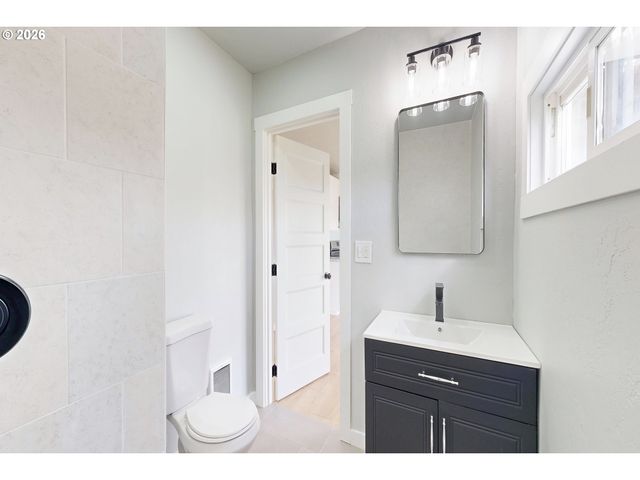 255 COLLEGE St, Adams, OR 97810