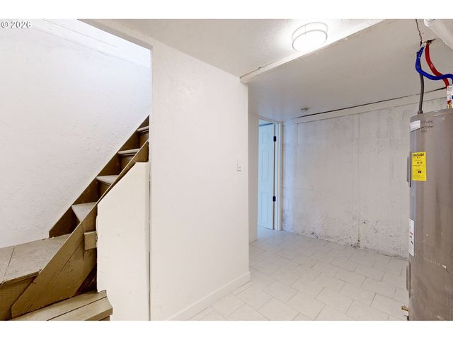 255 COLLEGE St, Adams, OR 97810