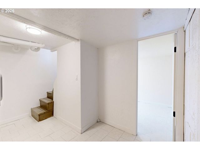 255 COLLEGE St, Adams, OR 97810