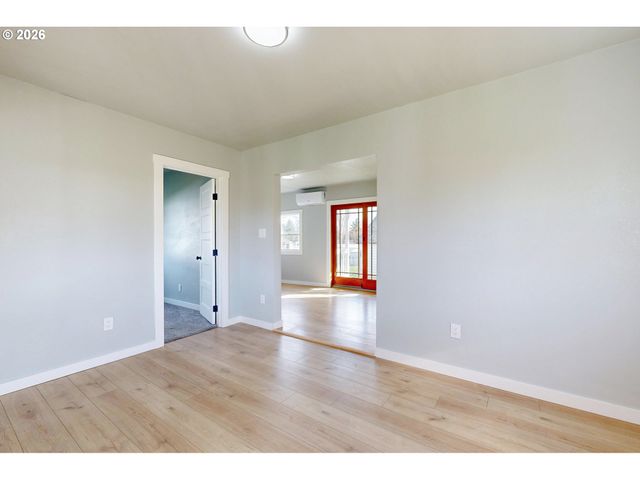 255 COLLEGE St, Adams, OR 97810