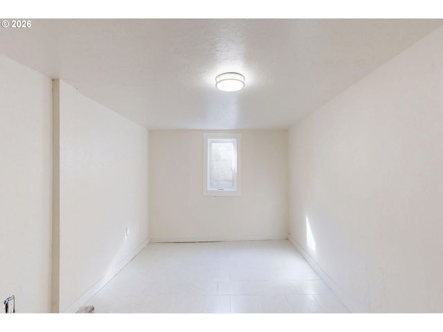 255 COLLEGE St, Adams, OR 97810