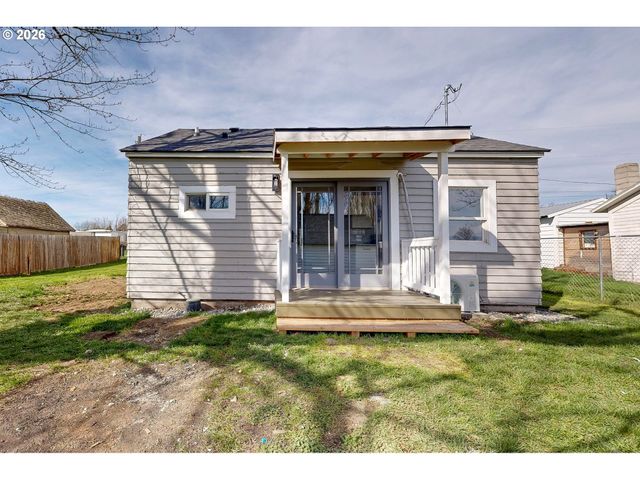 255 COLLEGE St, Adams, OR 97810