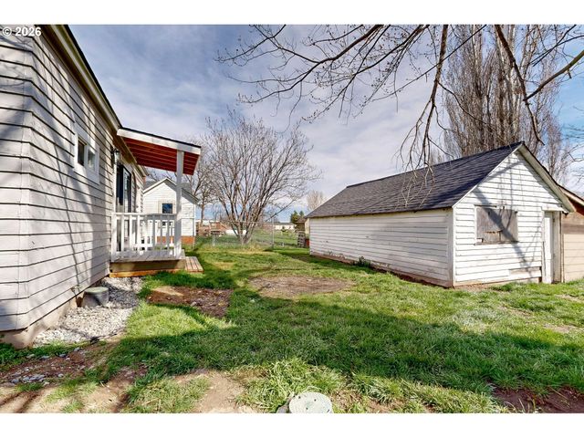 255 COLLEGE St, Adams, OR 97810