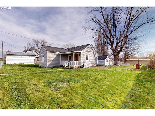 255 COLLEGE St, Adams, OR 97810