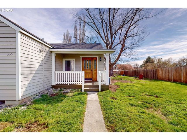 255 COLLEGE St, Adams, OR 97810
