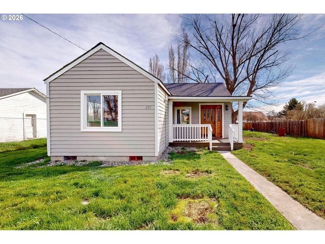 255 COLLEGE St, Adams, OR 97810