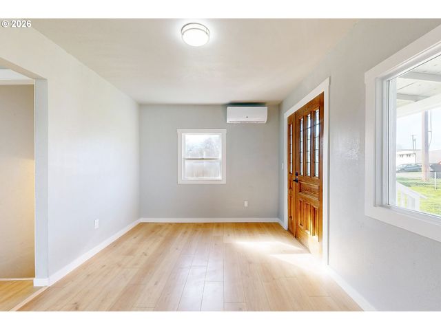 255 COLLEGE St, Adams, OR 97810