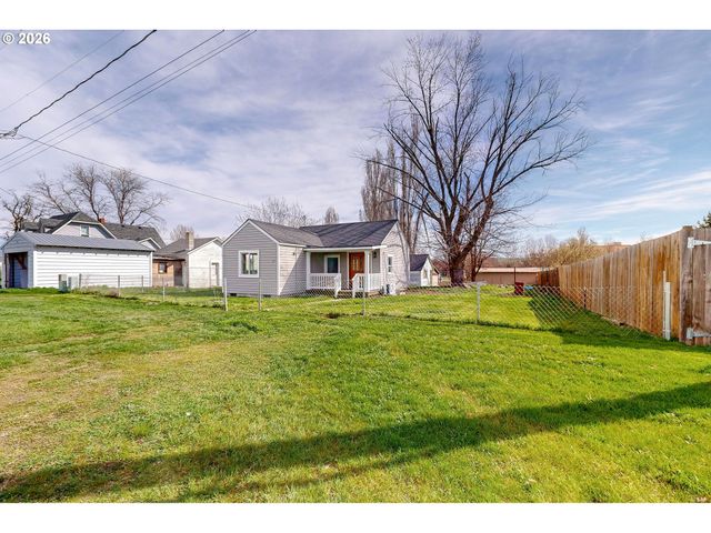 255 COLLEGE St, Adams, OR 97810