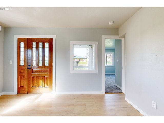 255 COLLEGE St, Adams, OR 97810