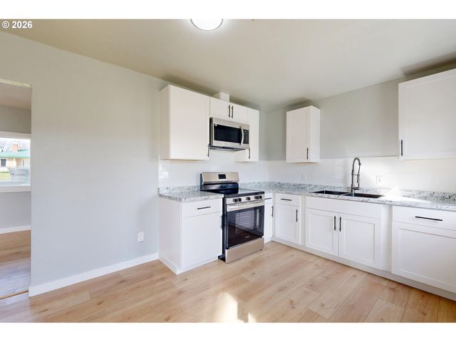 255 COLLEGE St, Adams, OR 97810