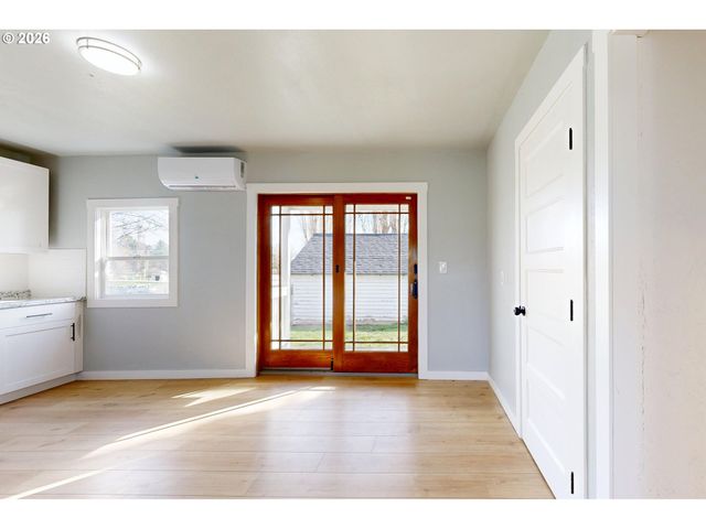 255 COLLEGE St, Adams, OR 97810