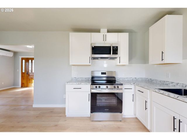 255 COLLEGE St, Adams, OR 97810