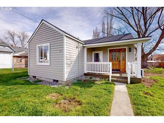 255 COLLEGE St, Adams, OR 97810