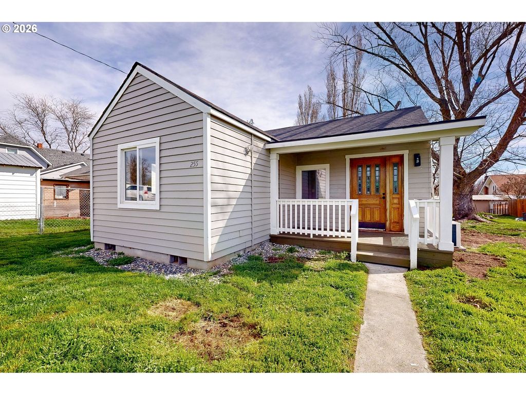 255 COLLEGE St, Adams, OR 97810