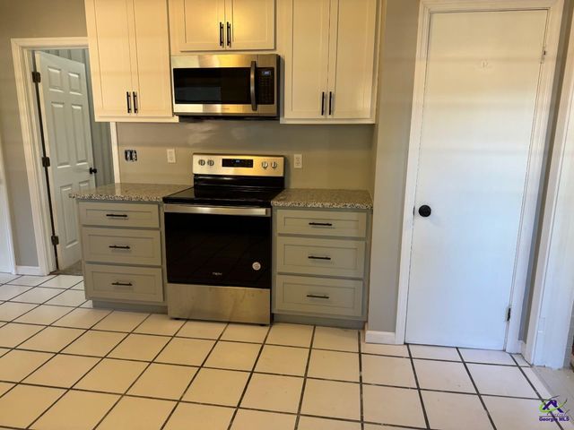 116 W LEWIS Street, Cochran, GA 31014