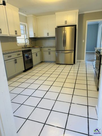 116 W LEWIS Street, Cochran, GA 31014